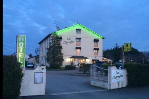 Logis Les Charmilles Chalon-Sur-Saone Sud Hotel Lux Exterior foto