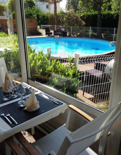Logis Les Charmilles Chalon-Sur-Saone Sud Hotel Lux Exterior foto